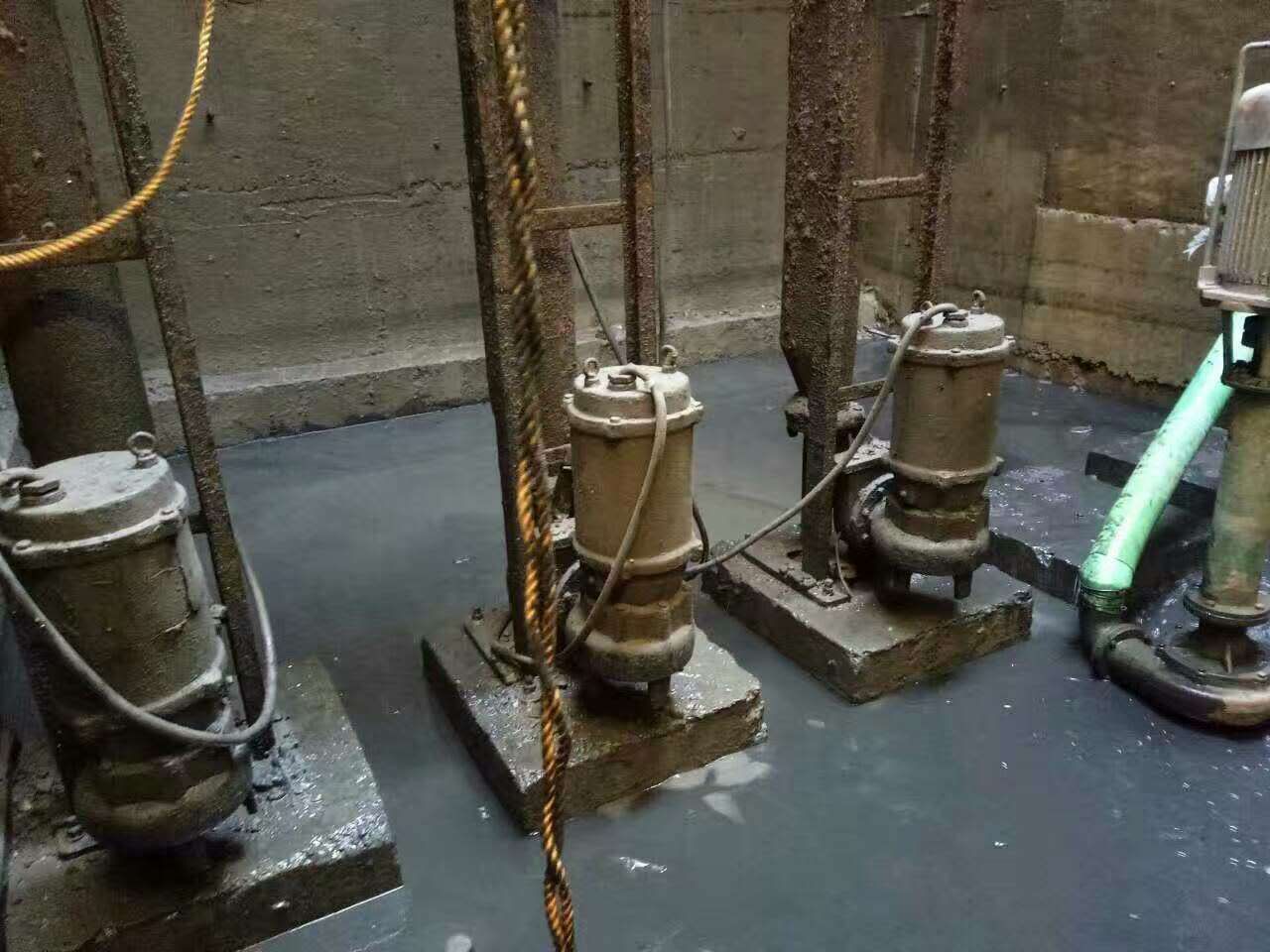 北镇污水池清理